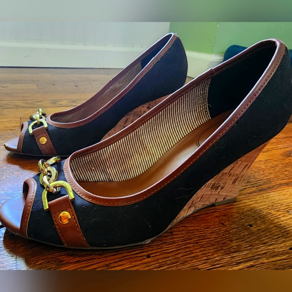 Tommy Hilfiger Women 7 Wedge Heel